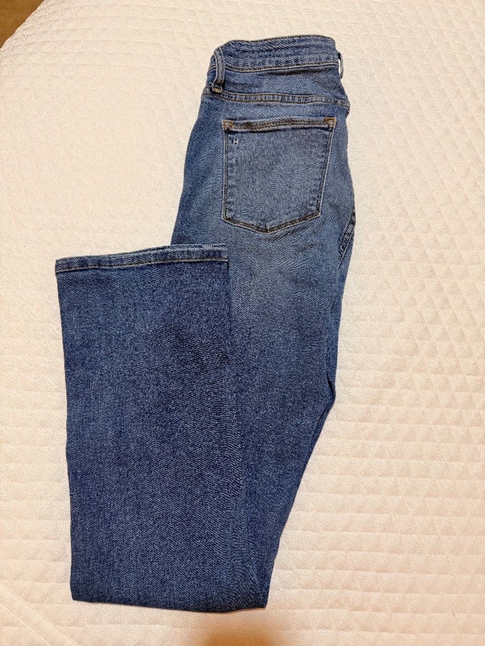 Women’s Straight Leg Jeans in Medium Blue Denim